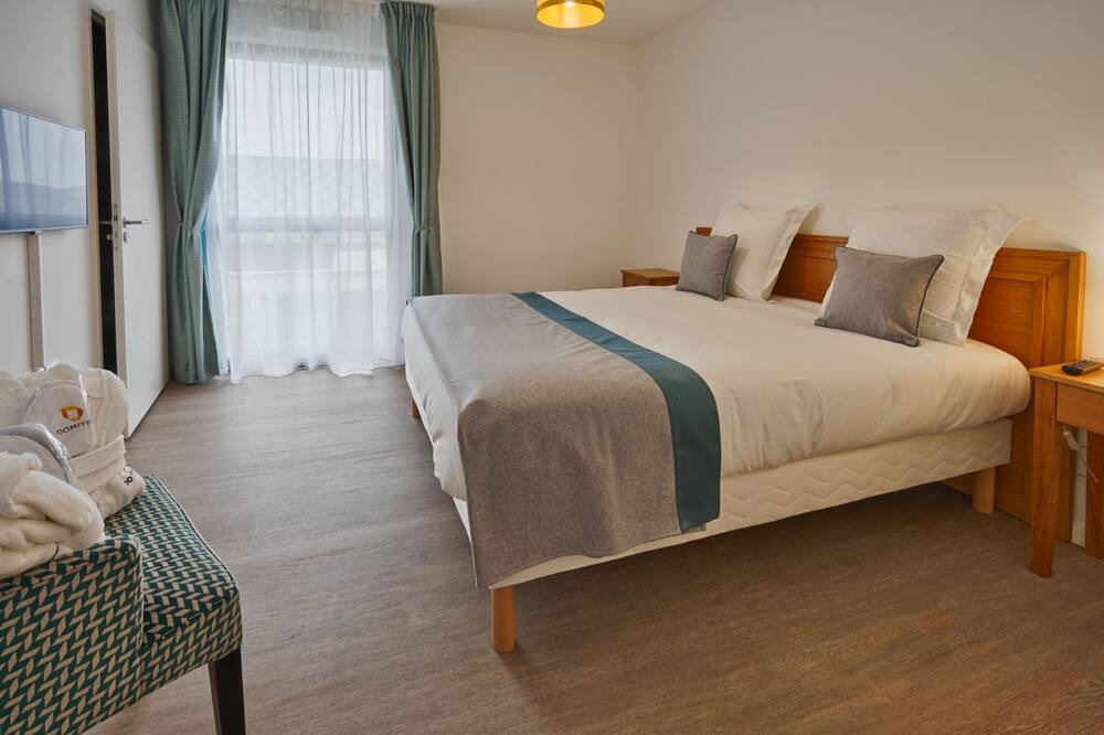 Photo of Bedroom in Fives