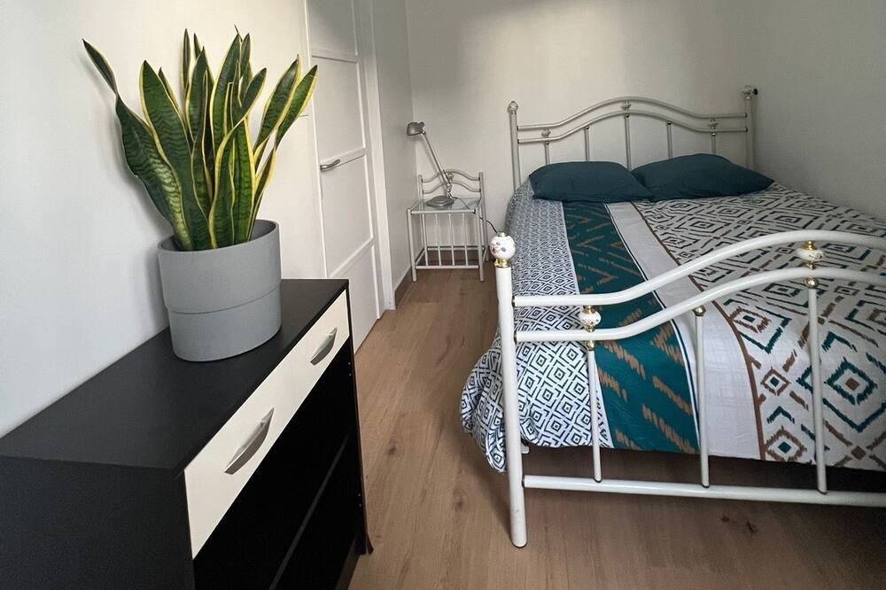 Photo of Bedroom in Lens