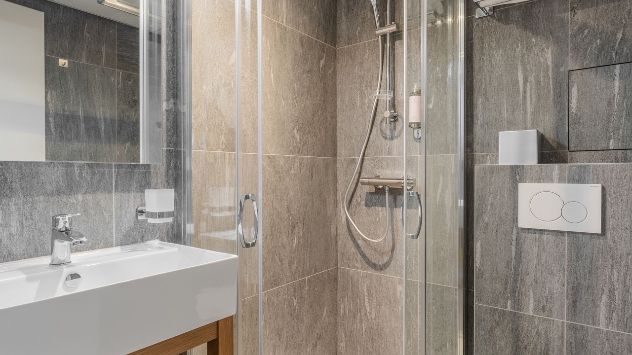 Photo of Bathroom in Combat