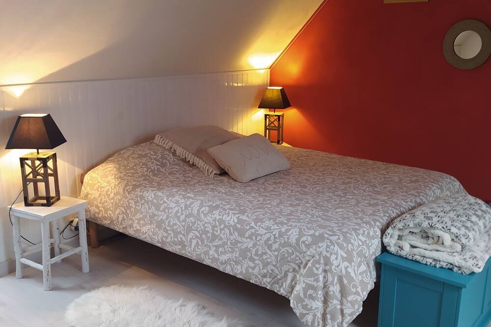Photo of Bedroom in Neauphle-le-Vieux