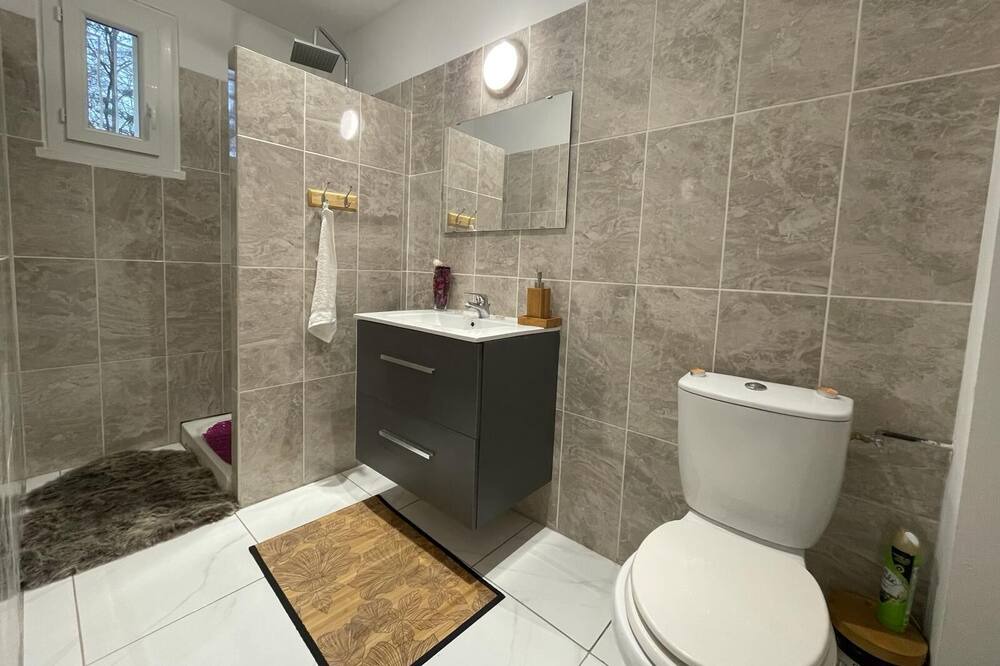 Photo of Bathroom in Lamorlaye