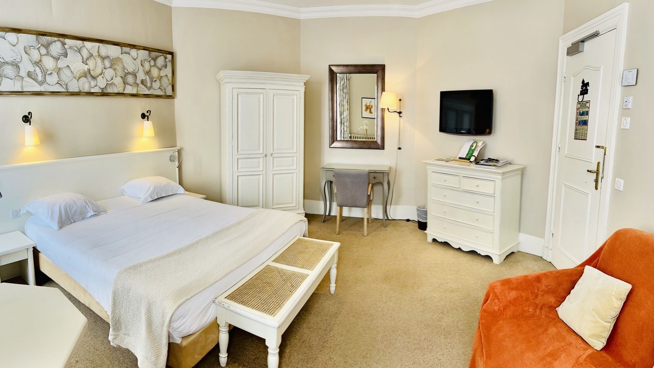 Photo of Bedroom in Trouville-sur-Mer