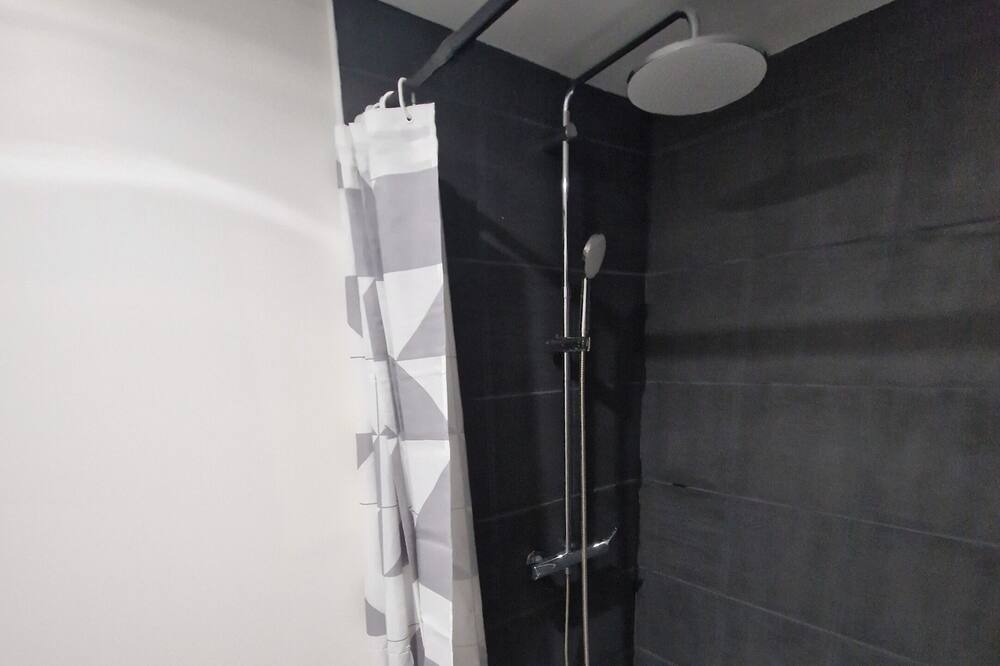 Photo of Bathroom in Maubeuge
