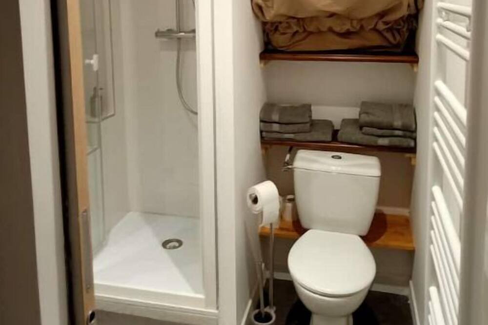 Photo of Bathroom in Quincy-Voisins