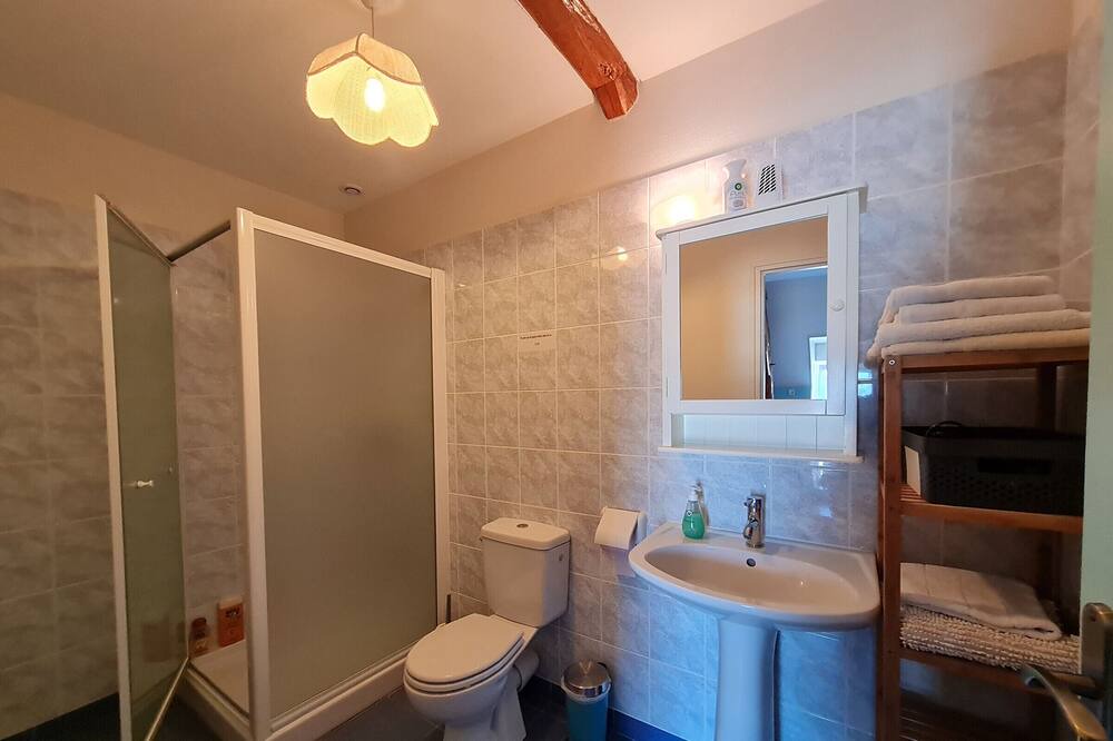 Photo of Bathroom in Cravant
