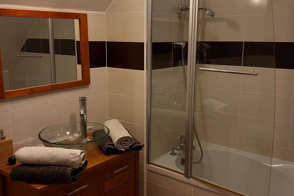 Photo of Bathroom in Courlaoux
