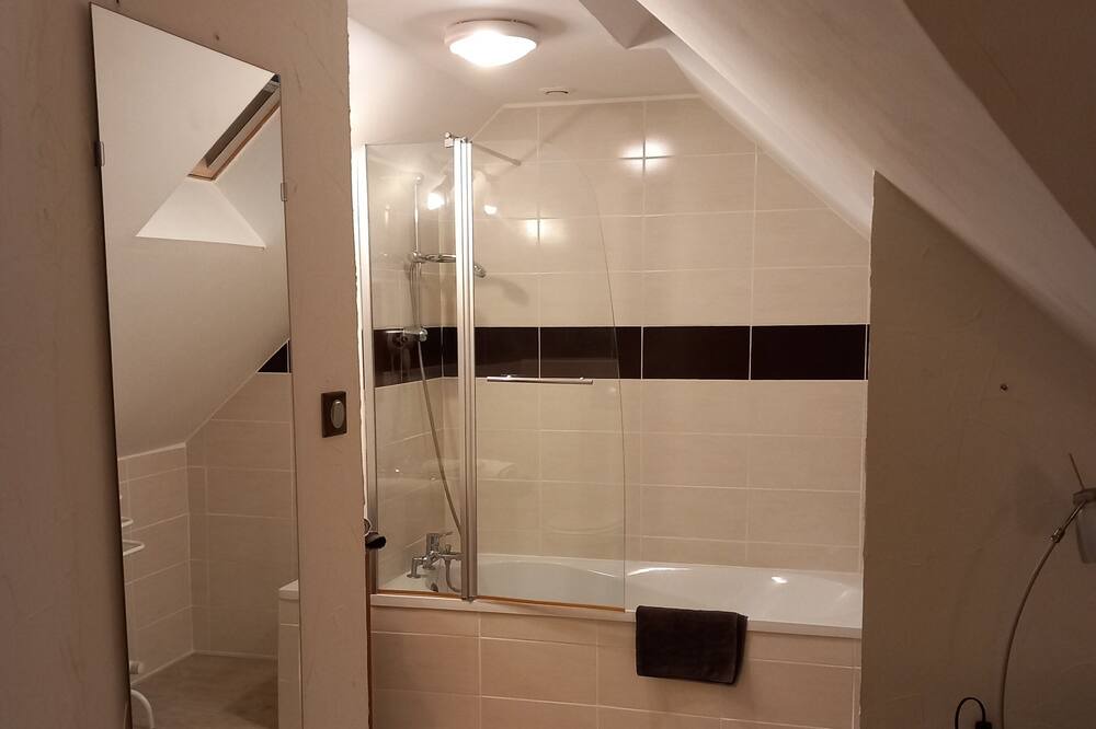 Photo of Bathroom in Courlaoux