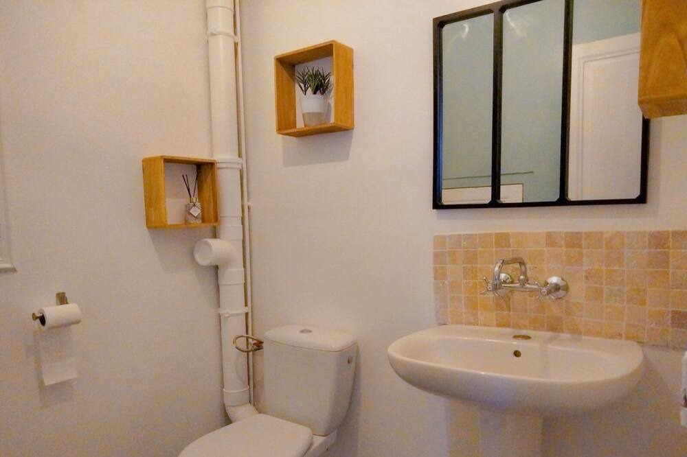 Photo of Bathroom in Juziers
