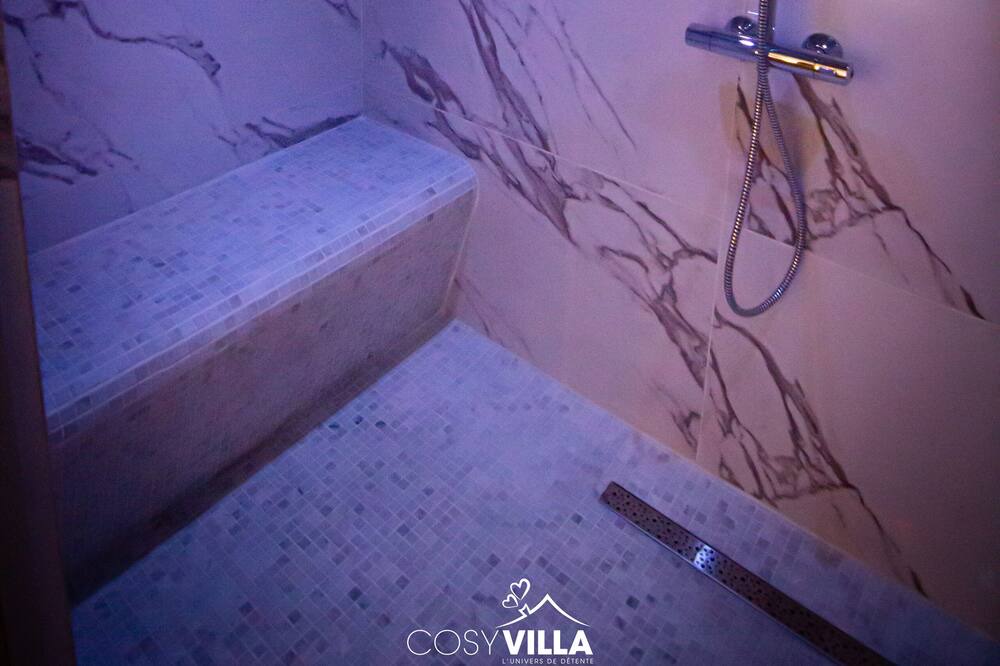 Photo of Bathroom in Bray-sur-Somme