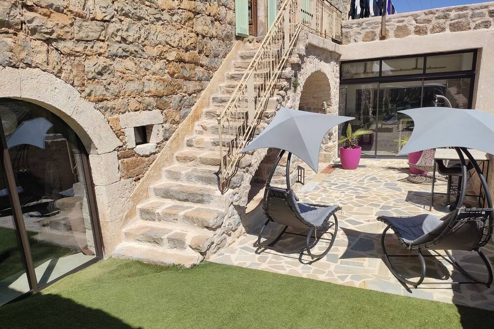 Photo of Patio Balcony in Mostuejouls