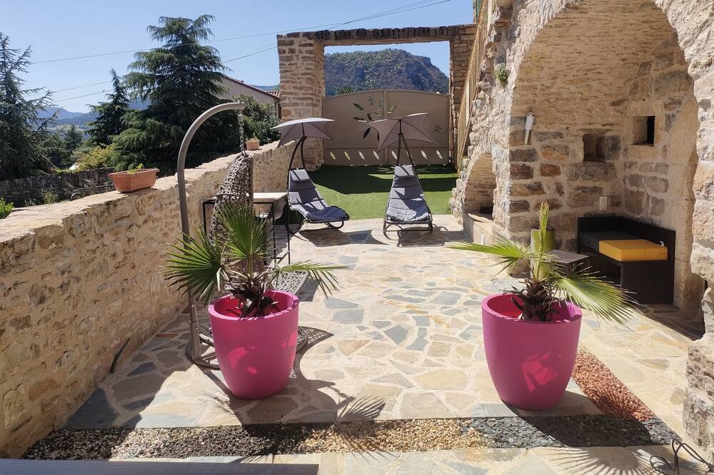 Photo of Patio Balcony in Mostuejouls