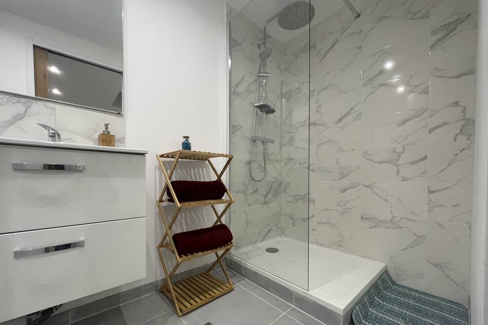 Photo of Bathroom in Pontcarre