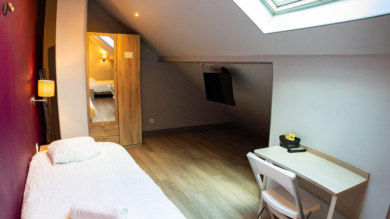 Photo of Bedroom in Villeneuve-le-Roi