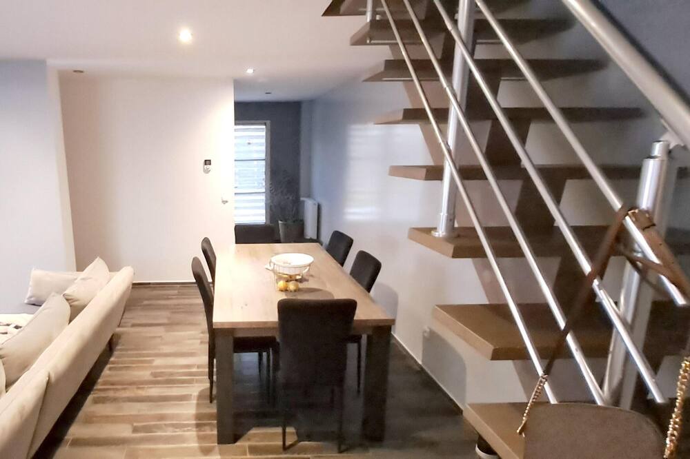 Photo of Livingroom in La Chapelle-en-Serval