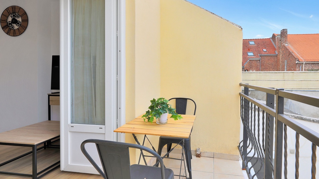 Photo of Outdoor in Lens