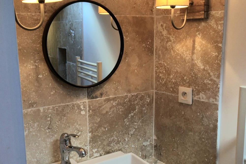 Photo of Bathroom in La Tour-Sur-Orb