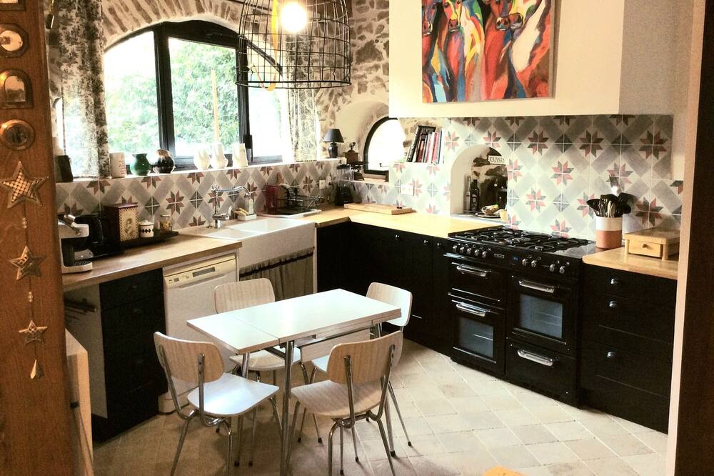 Photo of Kitchen in La Tour-Sur-Orb