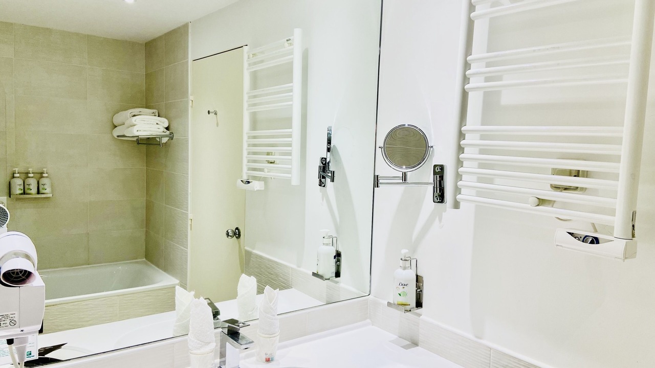 Photo of Bathroom in Calais Frethun