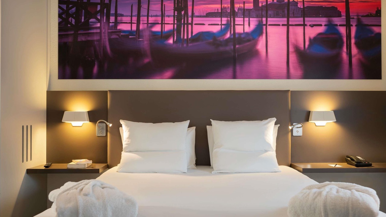 Photo of Bedroom in Roissy-en-France