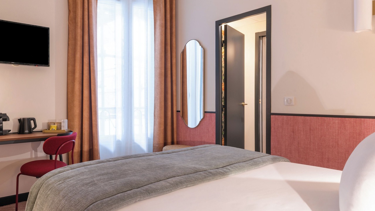 Photo of Bedroom in 9th Arrondissement