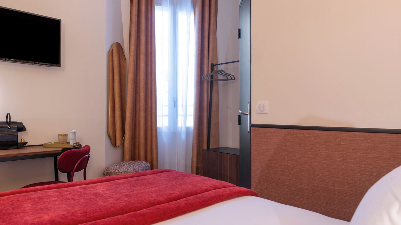 Photo of Bedroom in 9th Arrondissement