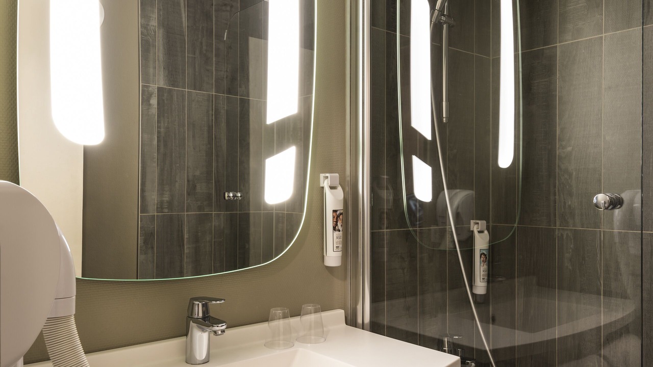 Photo of Bathroom in Faubourg-Raines