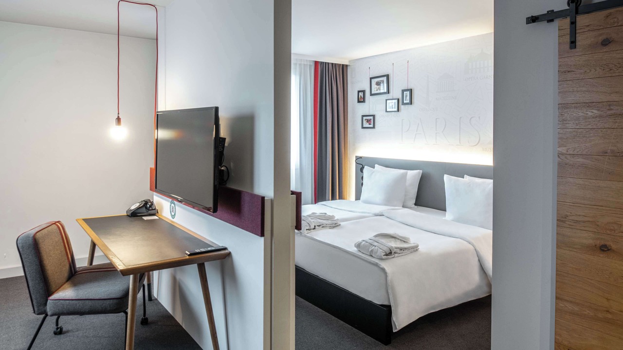 Photo of Bedroom in Roissy-en-France