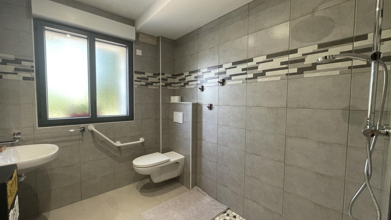 Photo of Bathroom in Couzon