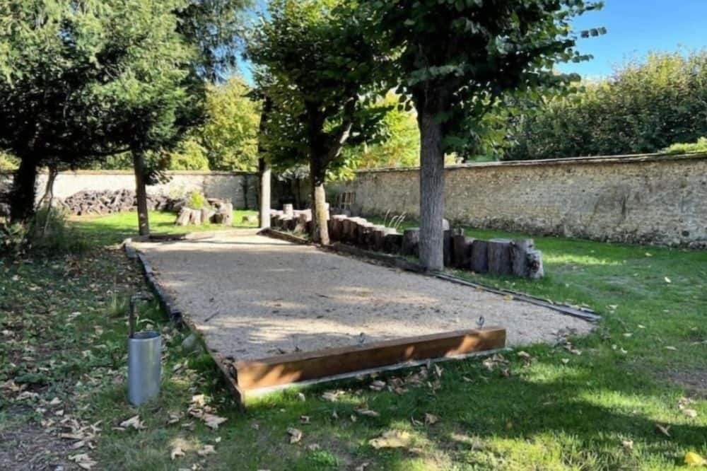 Photo of Outdoor in Villeneuve-sur-Yonne