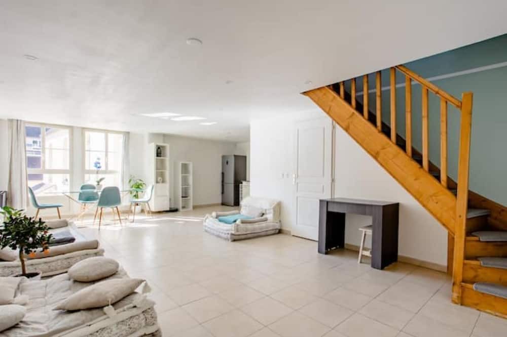 Photo of Livingroom in Couilly-Pont-aux-Dames