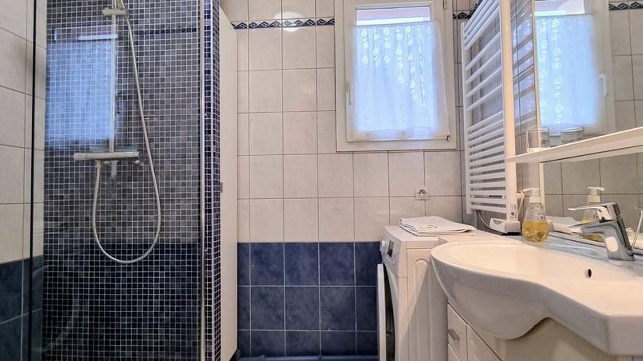 Photo of Bathroom in Emance