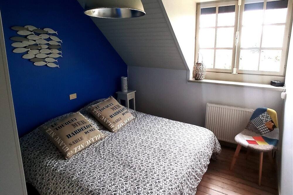 Photo of Bedroom in Saint-Quentin-en-Tourmont
