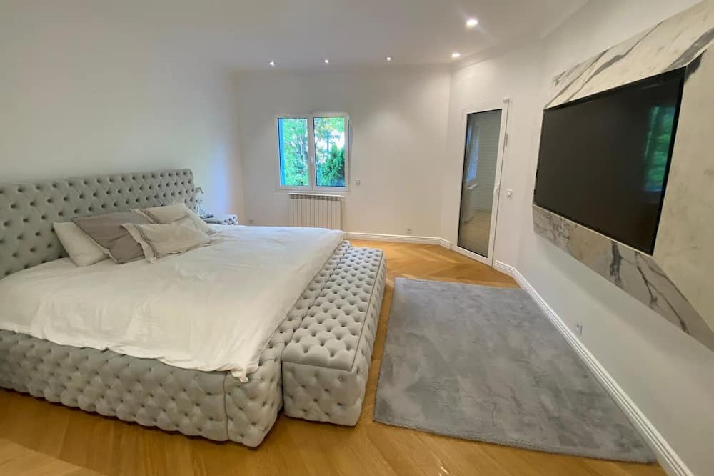 Photo of Bedroom in La Varenne Saint-Hilaire