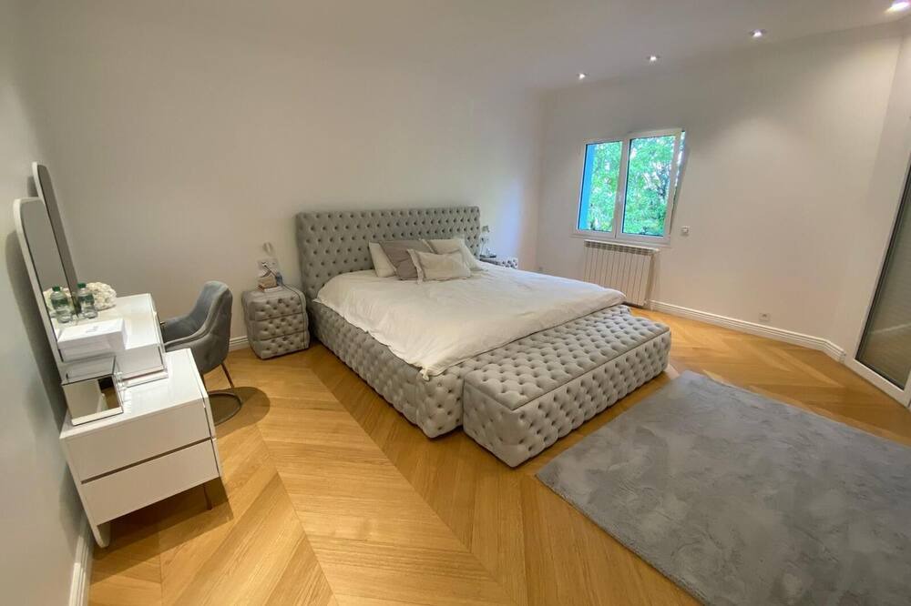 Photo of Bedroom in La Varenne Saint-Hilaire