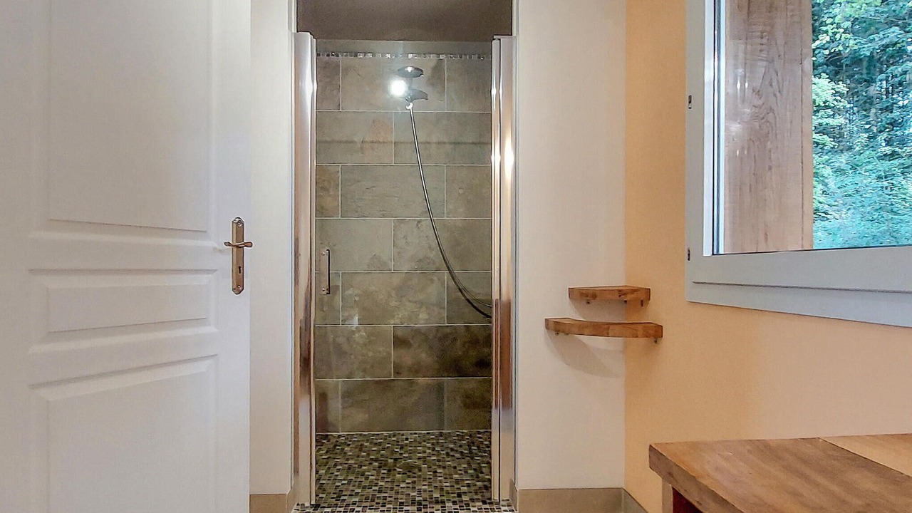 Photo of Bathroom in Livet-sur-Authou