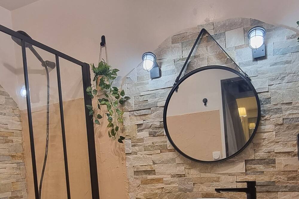 Photo of Bathroom in Saint-Gratien