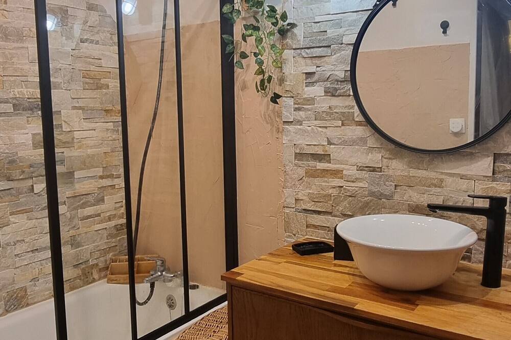 Photo of Bathroom in Saint-Gratien