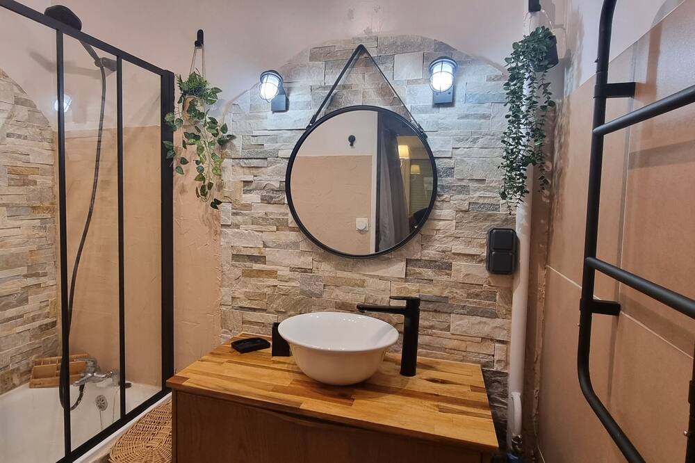 Photo of Bathroom in Saint-Gratien