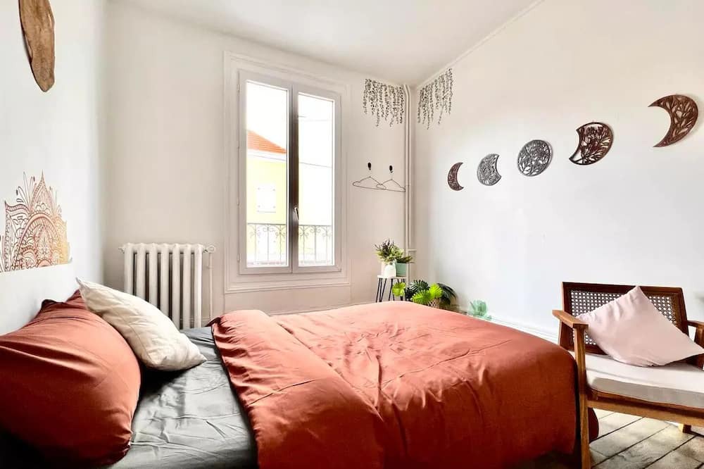 Photo of Bedroom in Chalons-en-Champagne