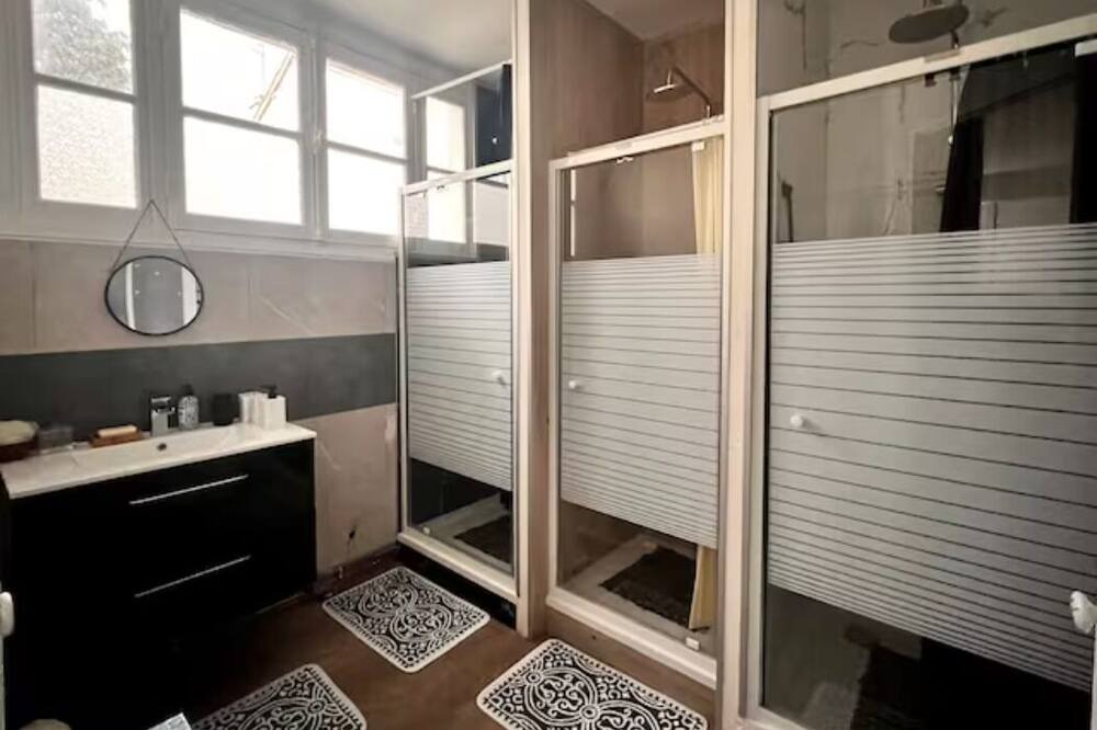Photo of Bathroom in Chalons-en-Champagne