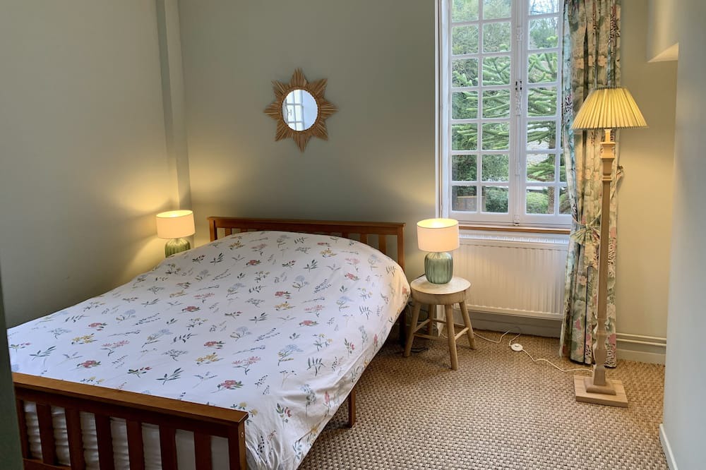 Photo of Bedroom in Vienne-en-Arthies