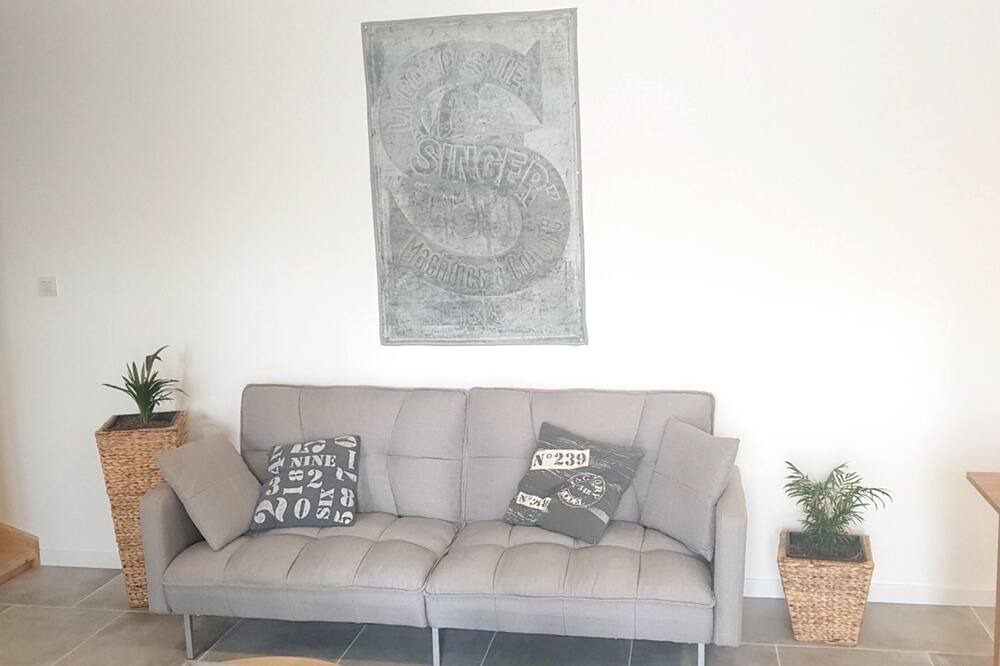 Photo of Livingroom in Sainte-Genevieve-les-Gasny
