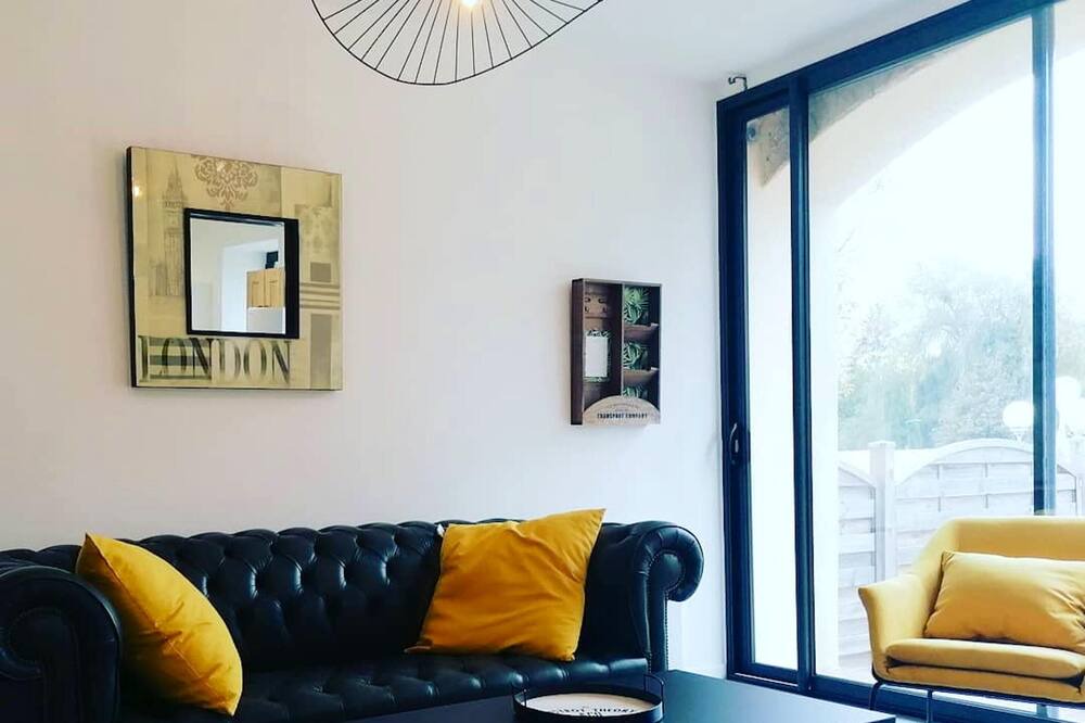 Photo of Livingroom in Sainte-Genevieve-les-Gasny