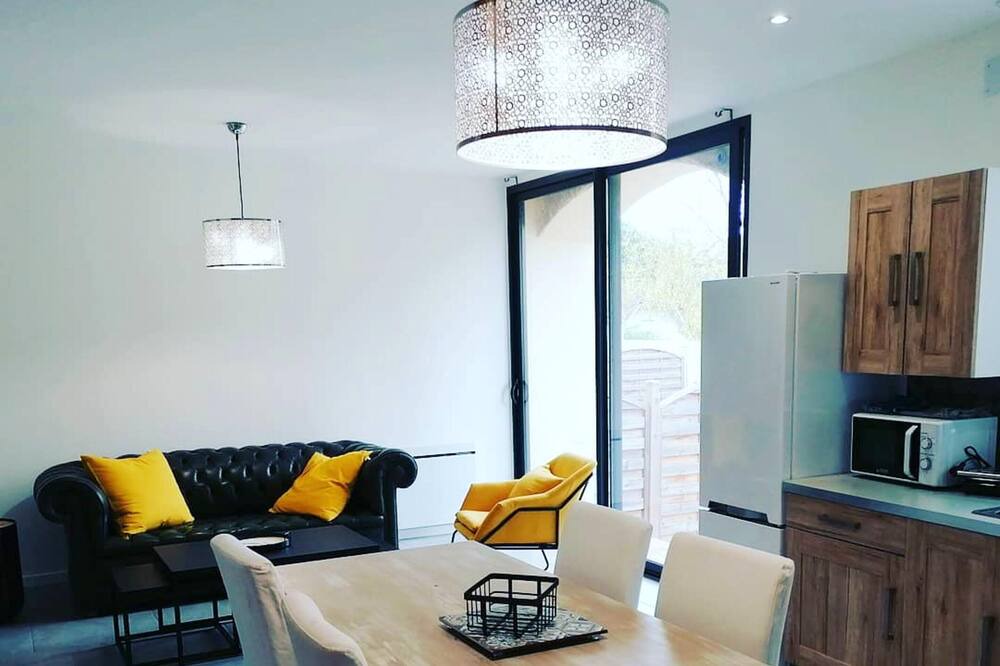 Photo of Livingroom in Sainte-Genevieve-les-Gasny