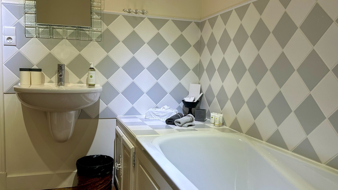 Photo of Bathroom in Givry