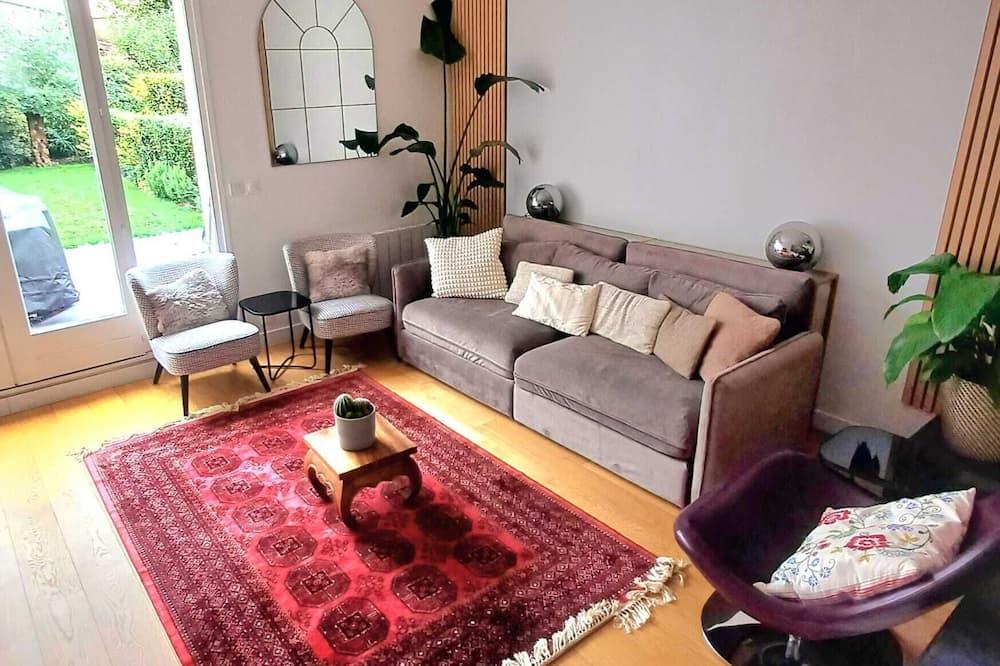 Photo of Livingroom in Rueil-Malmaison