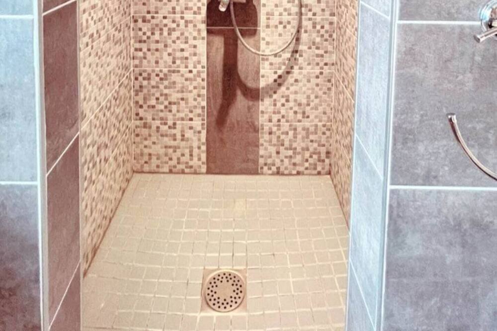 Photo of Bathroom in Ormoy-la-Riviere