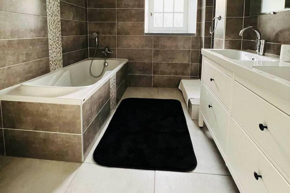 Photo of Bathroom in Ormoy-la-Riviere