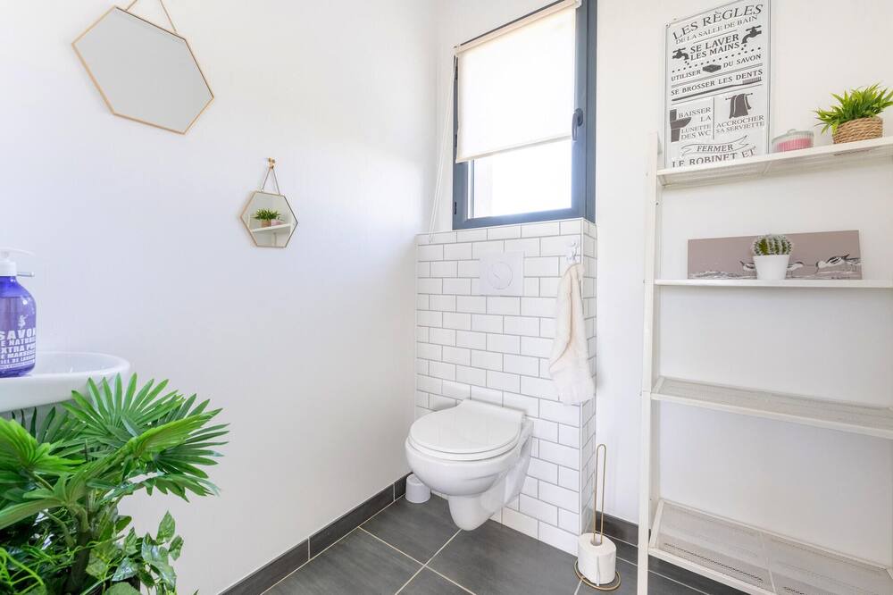 Photo of Bathroom in Saint-Aubin-sur-Gaillon