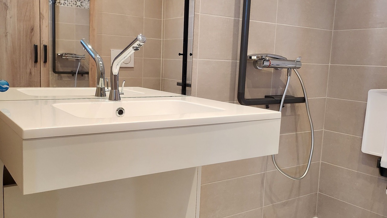 Photo of Bathroom in Parmain